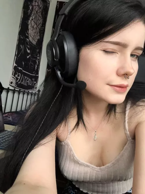 Pretty petite and braless, would any older guy's look down this 19 y/o's shirt? by Blooddrainere