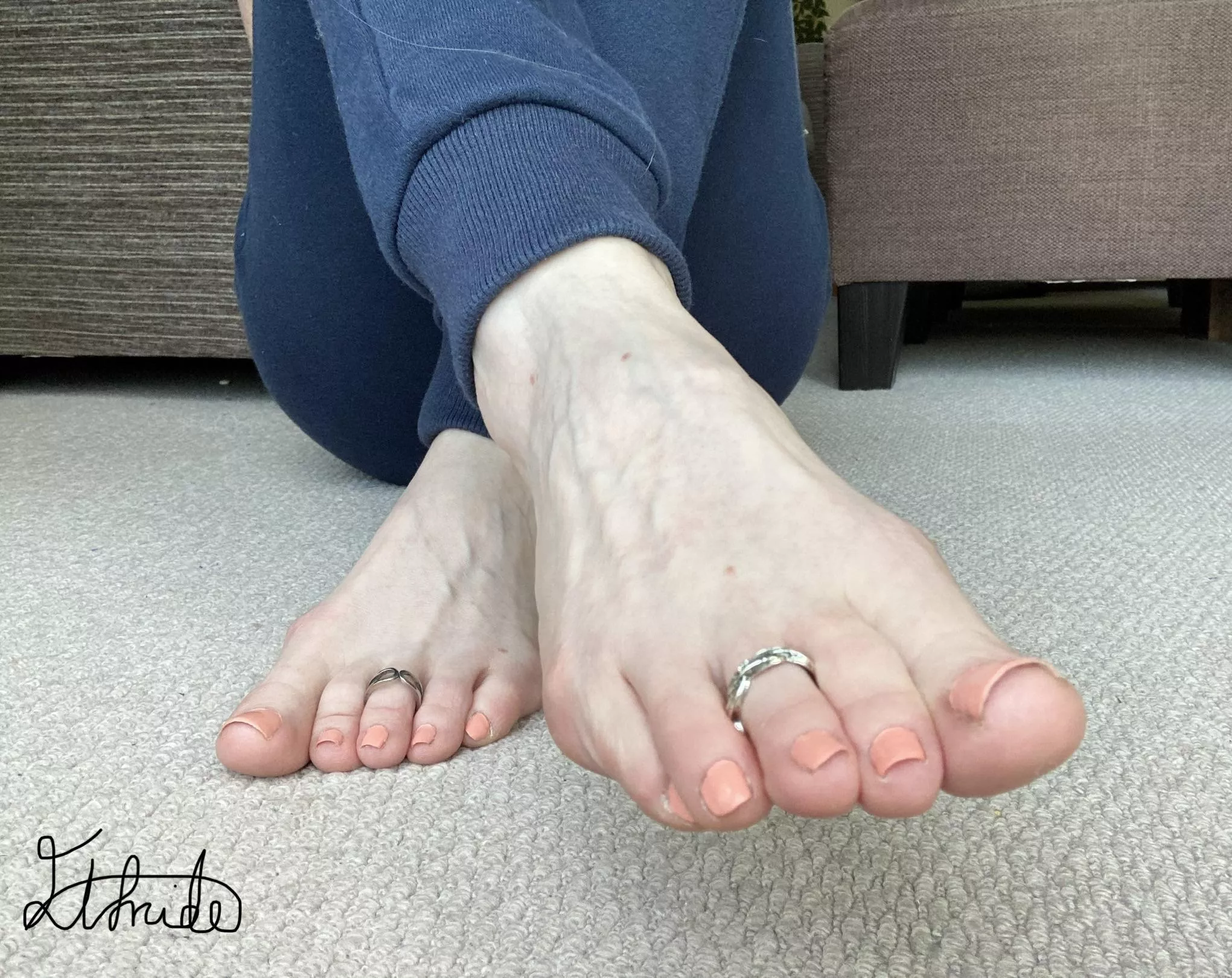 Pretty toes posted by Elfrida77