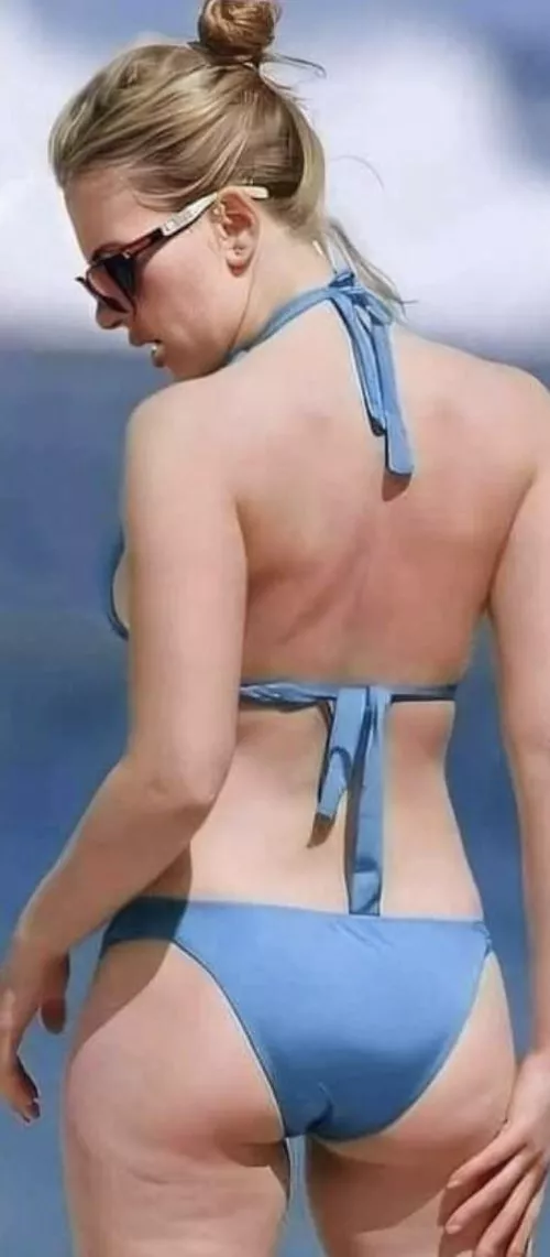 Scarlett Johansson- beach babe! by Quick_Presentation11