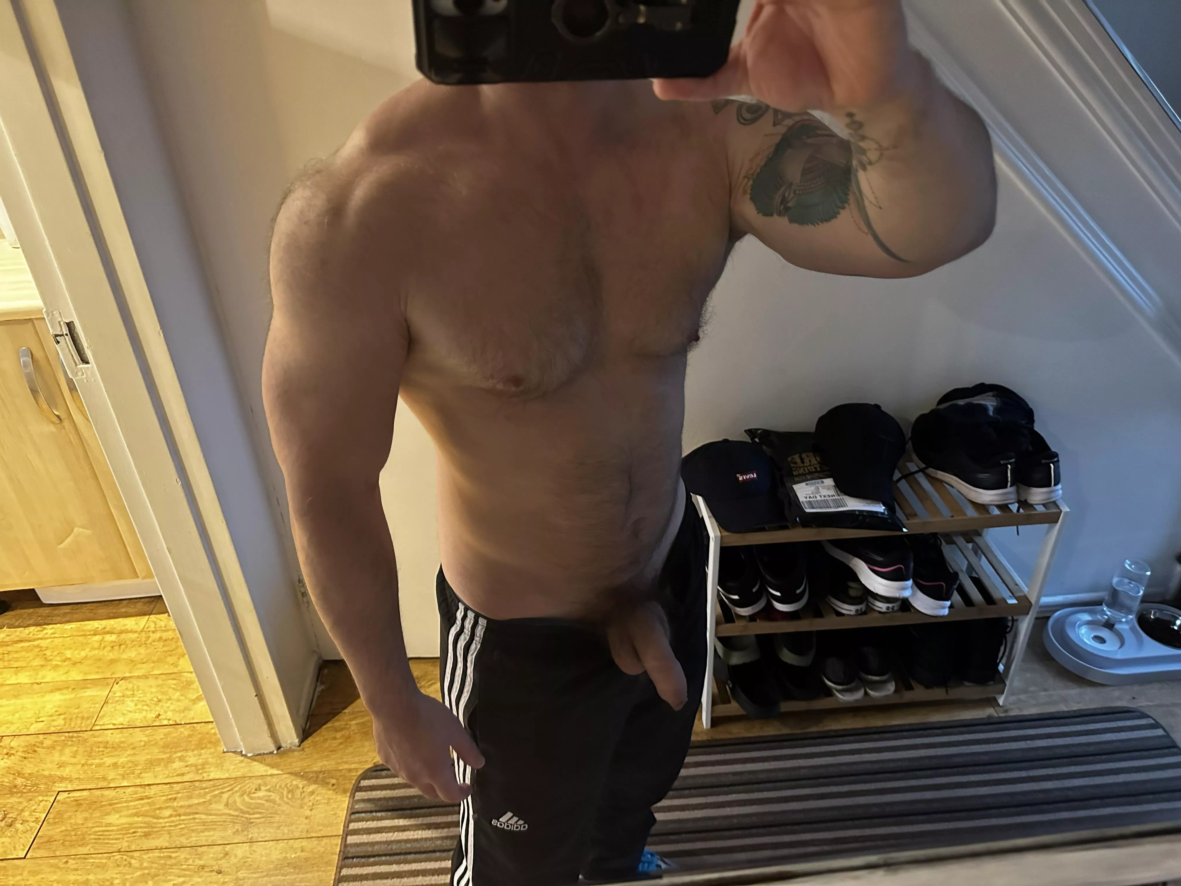 [43] M - walking around like this is the best posted by AdrenatropinUK