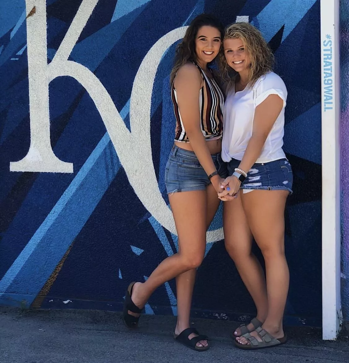 Brunette or blonde ? posted by knighttplaya