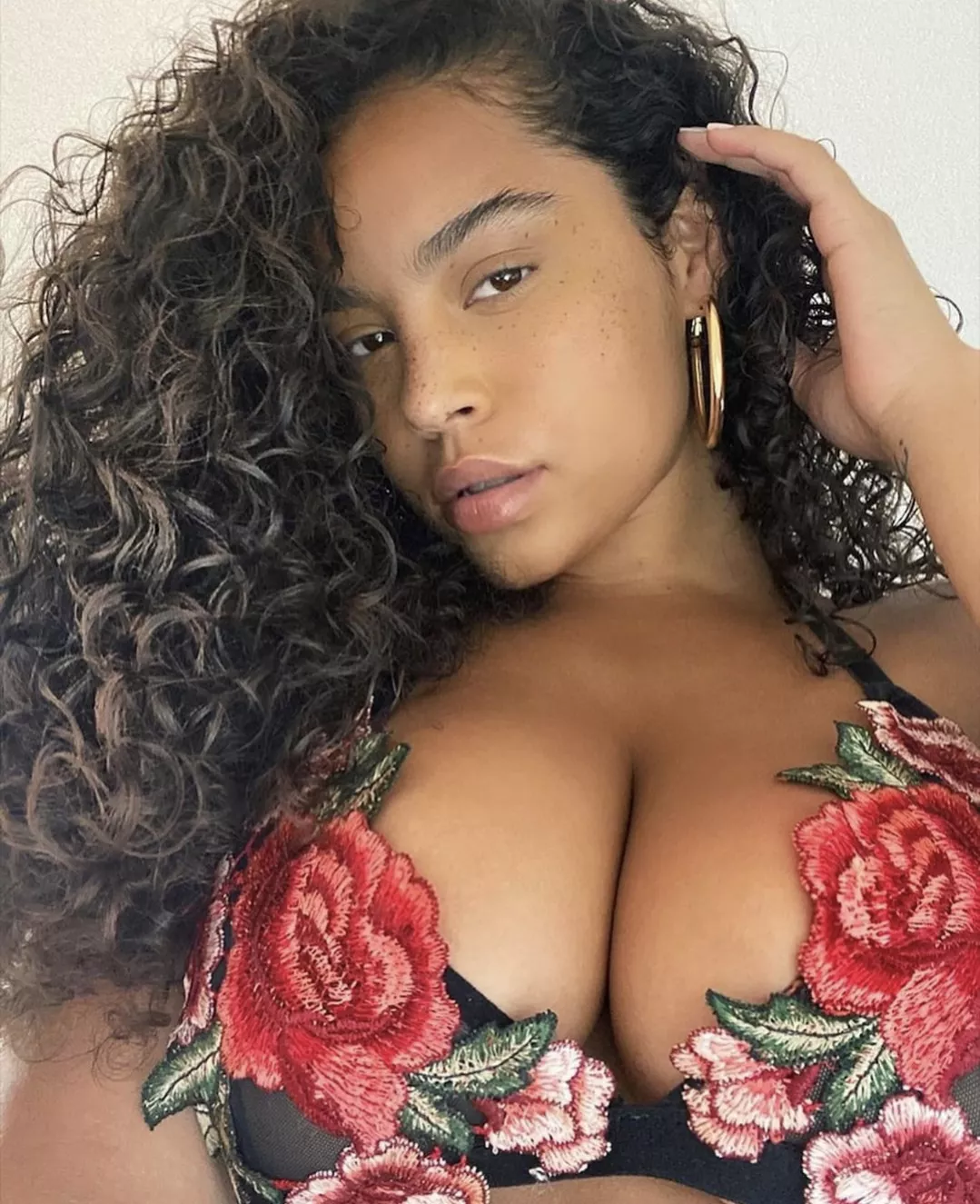 Busty selfie posted by xandercage001