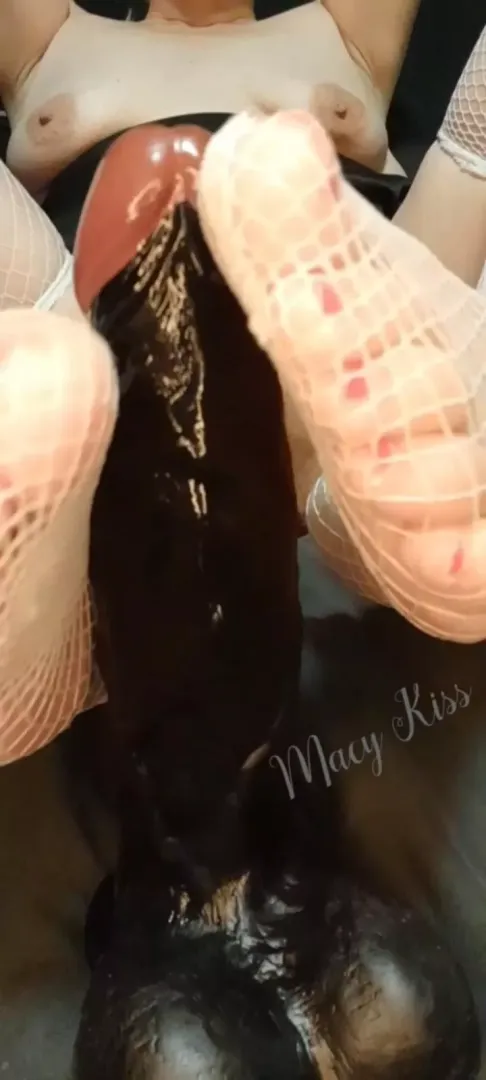 Fishnet Footjob Fun posted by MacyKiss