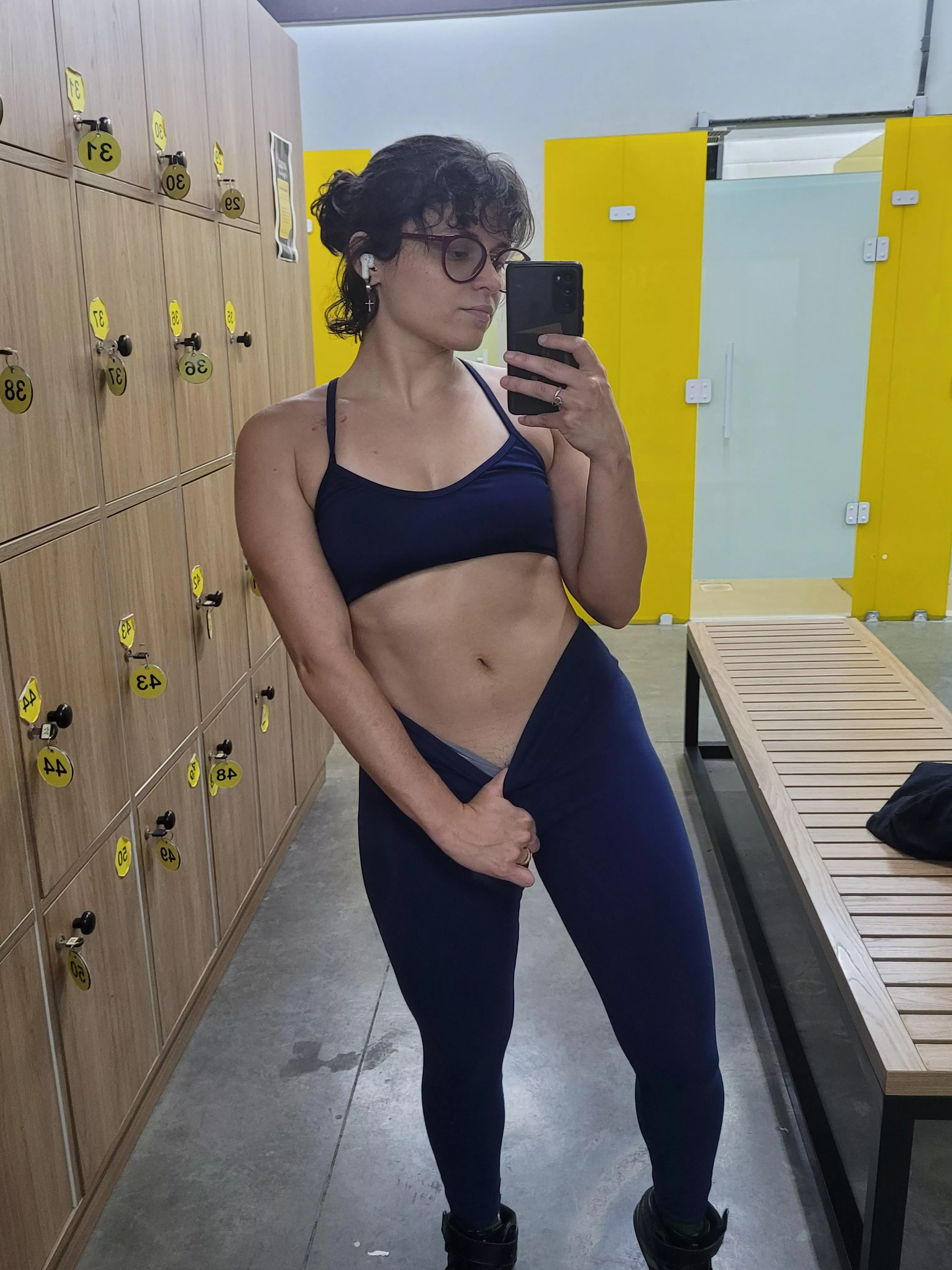 I am looking for a boyfriend so we can workout together (F) posted by kim-impossiblex3