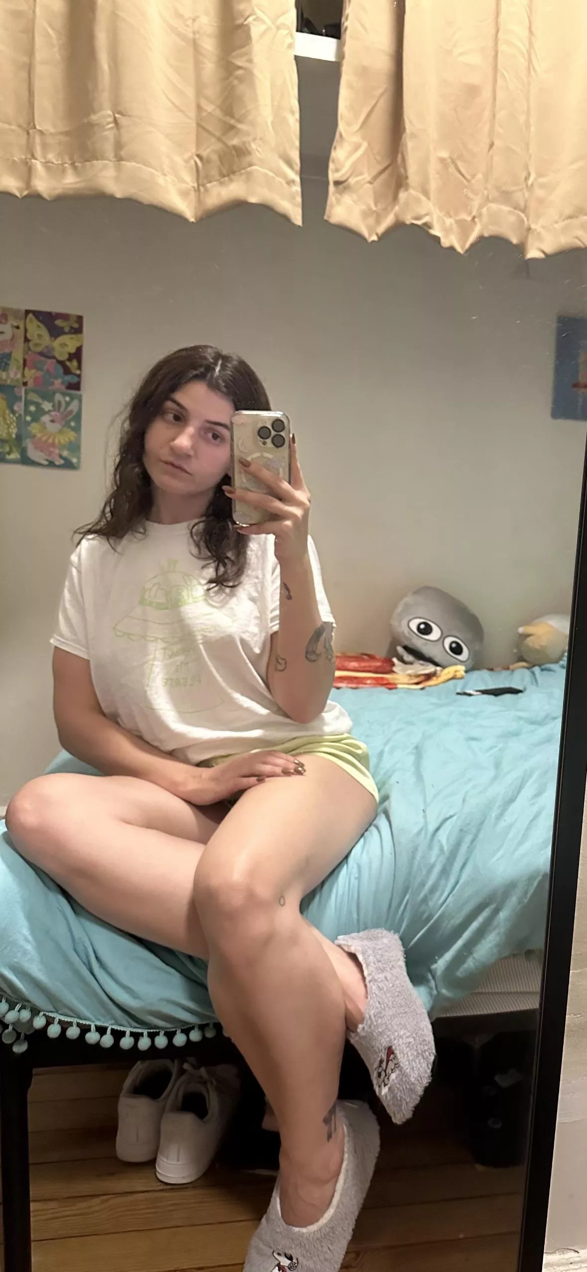 I love being comfy 💚 (f) posted by chaosqueeeen