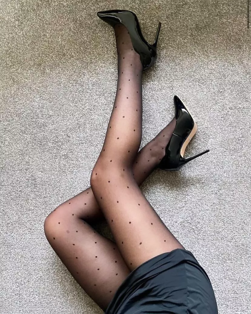 I love this combo 🖤 posted by Nina-Goddessinnylons