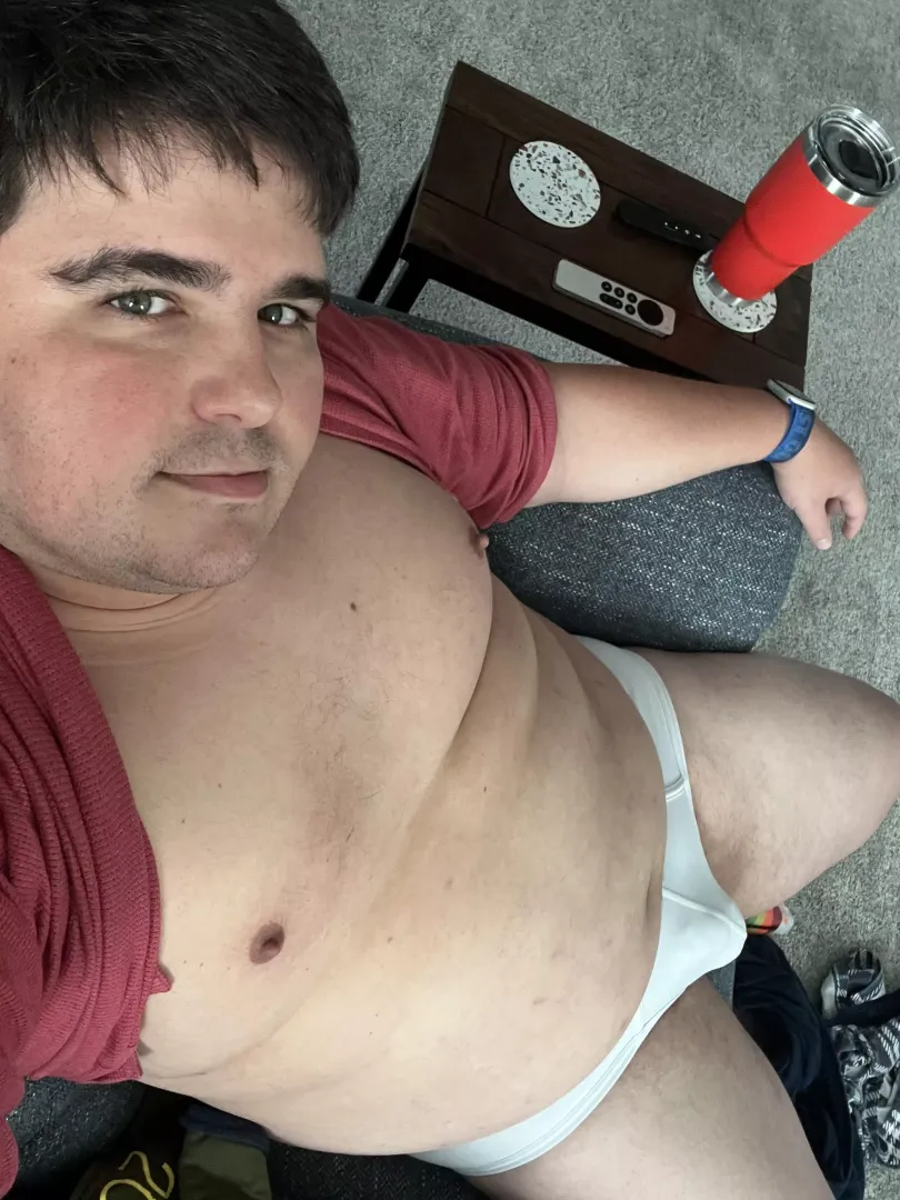 Just lounging…Anyone up for chat? Feel free to say hi posted by cubwriter30