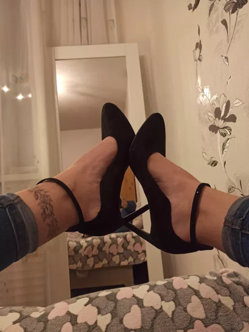 My favorite shoes by Honey_69_