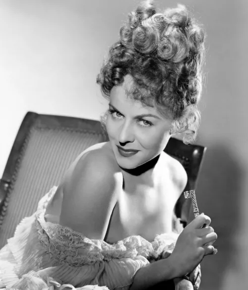 Paulette Goddard (1946) by bil_sabab