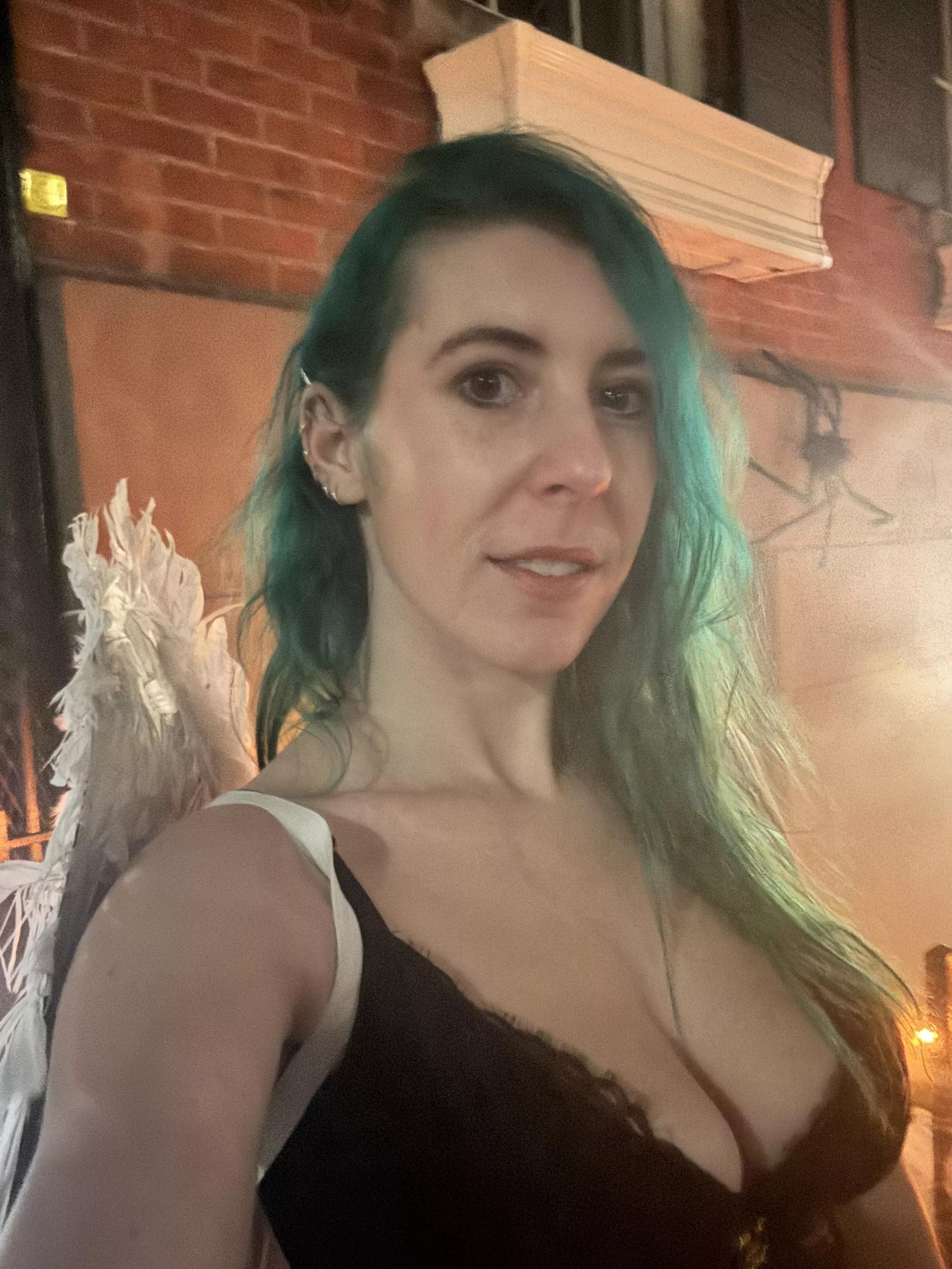 Perky angel posted by sirenskiss3