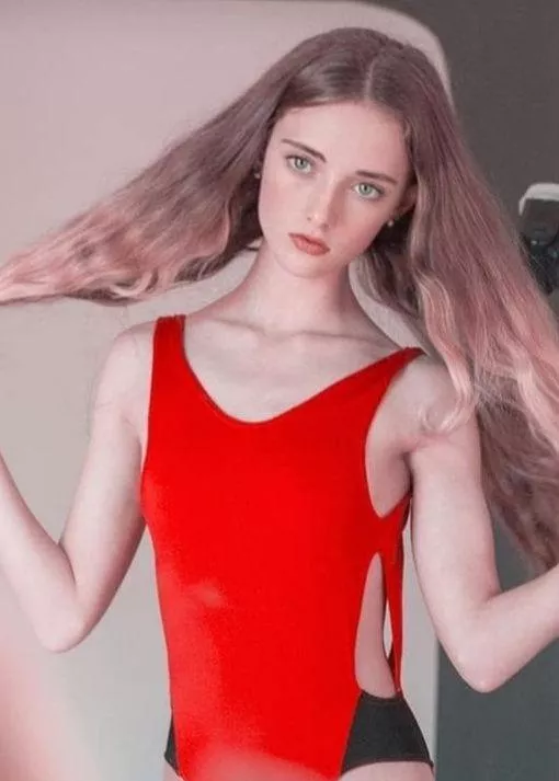 Red could be a color that makes me shine even more F18 posted by dewcarrot