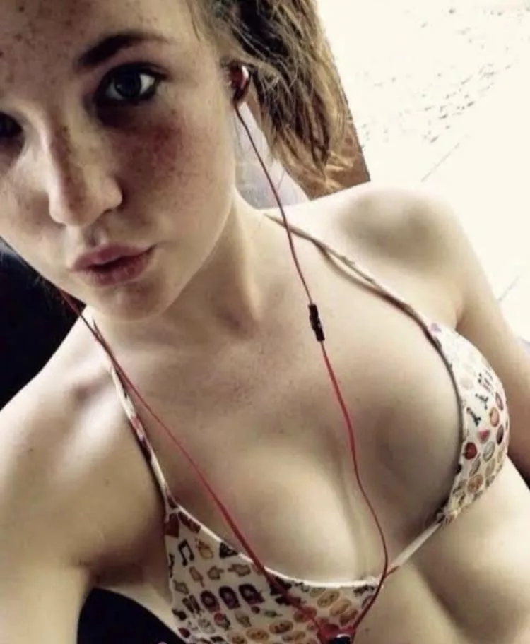 Wonder what she’s listening to… posted by Electronic-Self8164