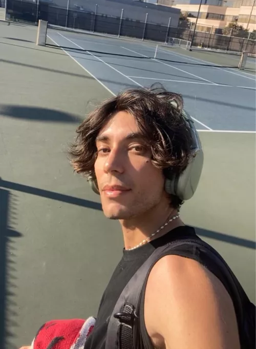 20. Wanna make new friends . Hmu by Mike-ironman