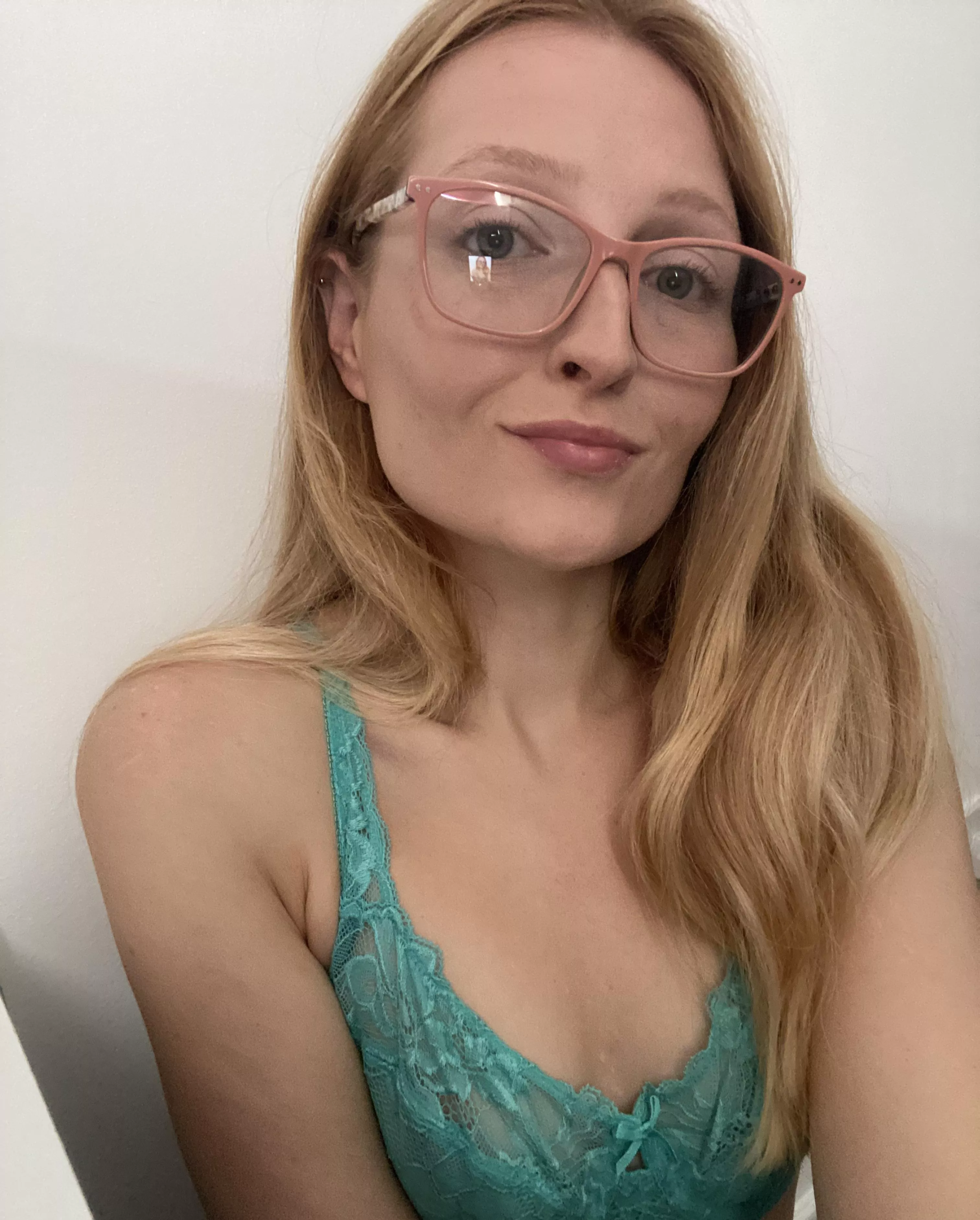 4 eyed freak-yy gal posted by Jessikasexee