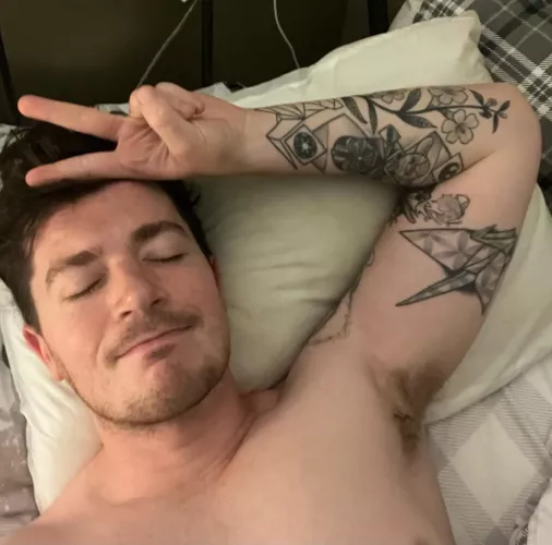 Afternoon napping, just need my face in some hairy pits to make it perfect ✌🏻