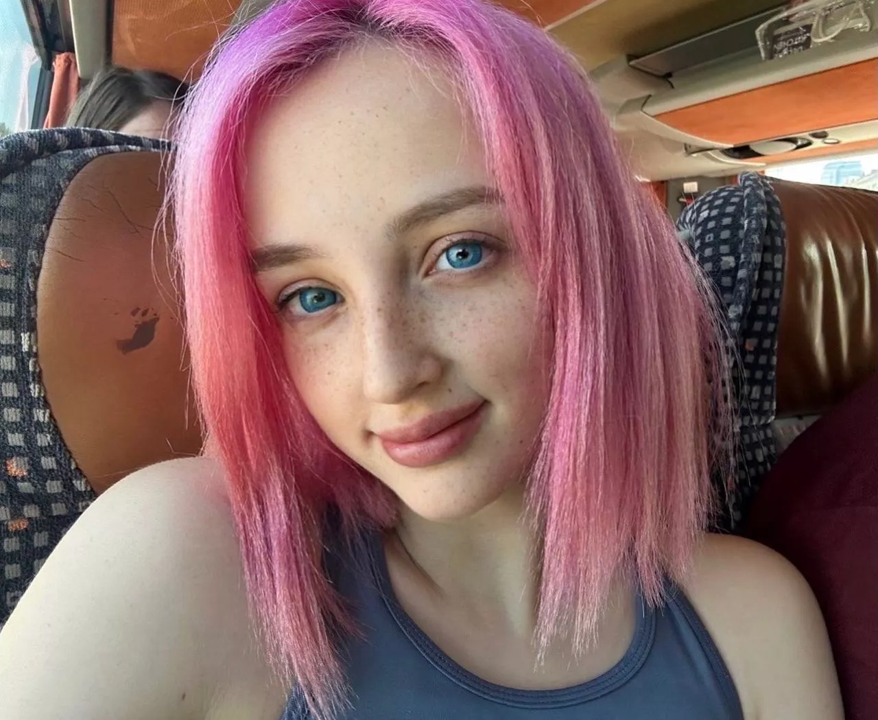 Are pink haired girls your type? posted by gigglesfresh