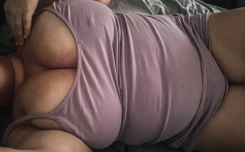 Are you into thick curvy married milfs? by ThickkSteph69