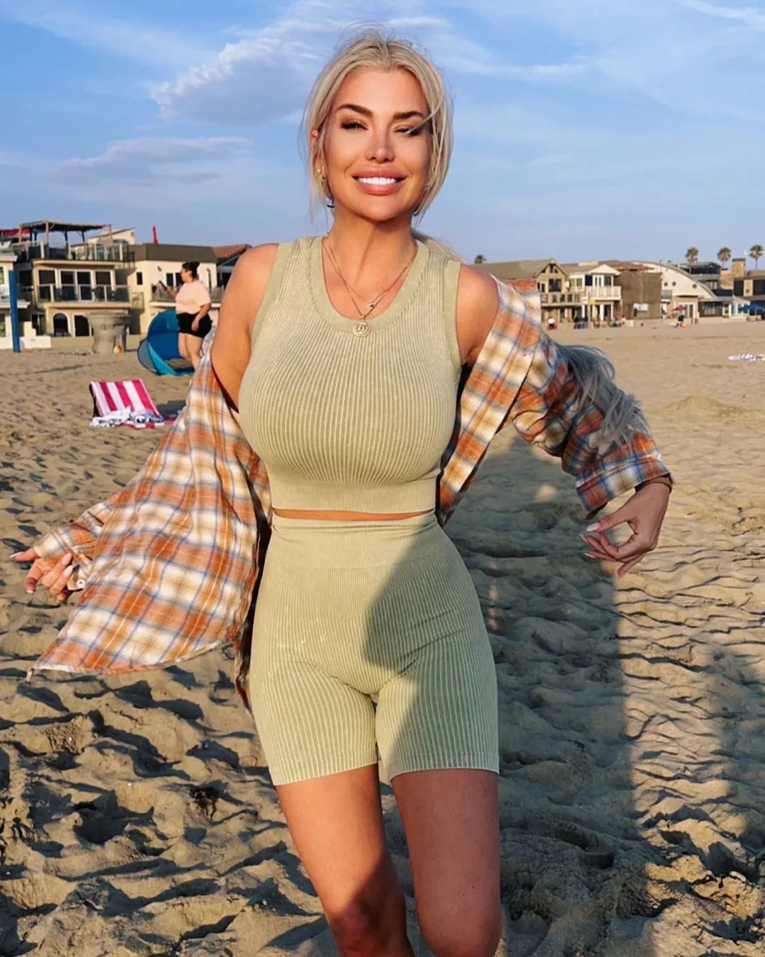 At The Beach posted by x3tepz