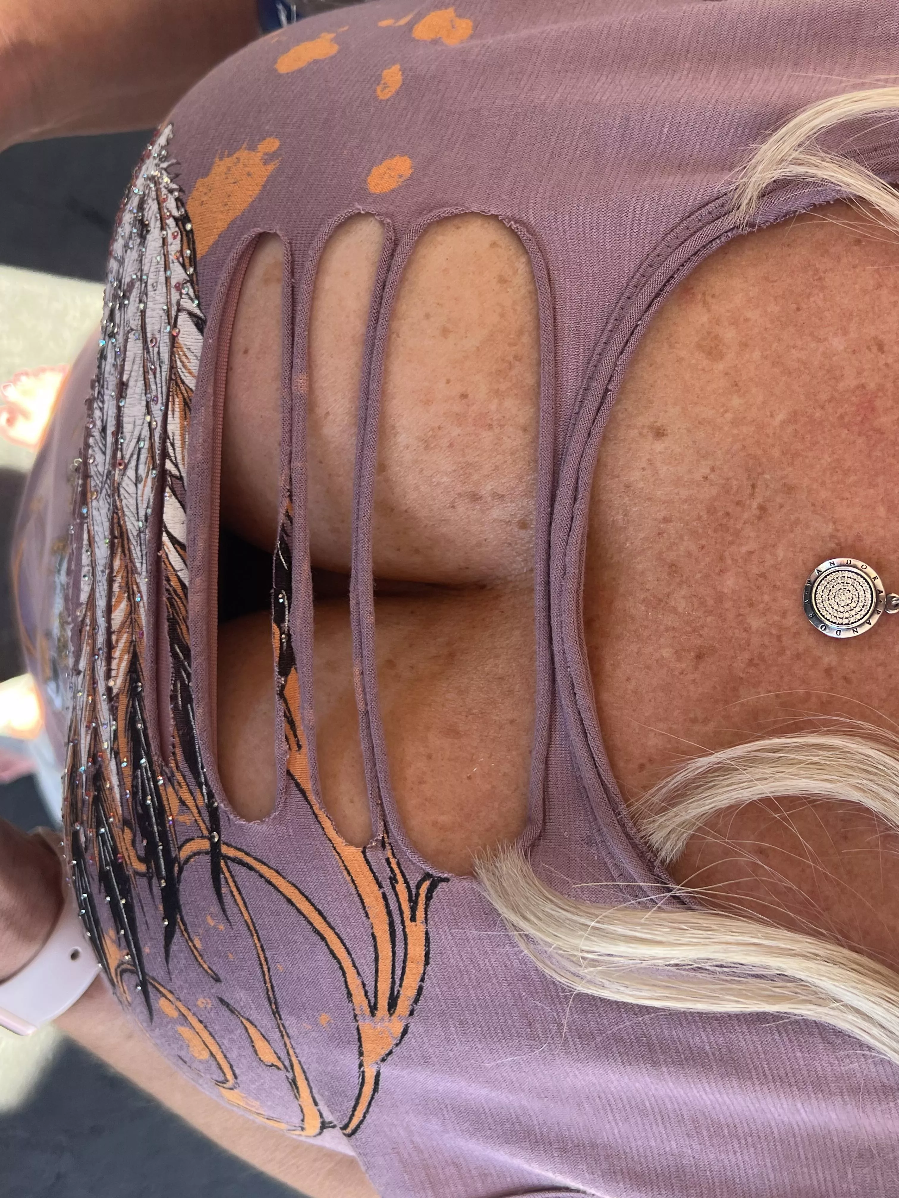 Cleavage posted by Jon0926