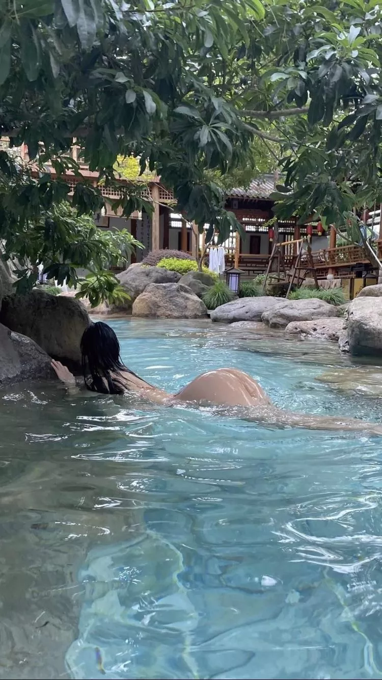 Does anyone know who this is? posted by Commercial-Fox2053