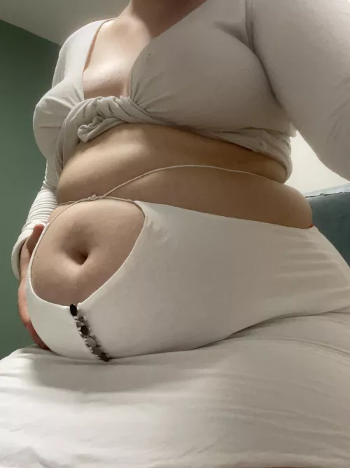 Feeling chubby 🐽 by FatteningPrincess