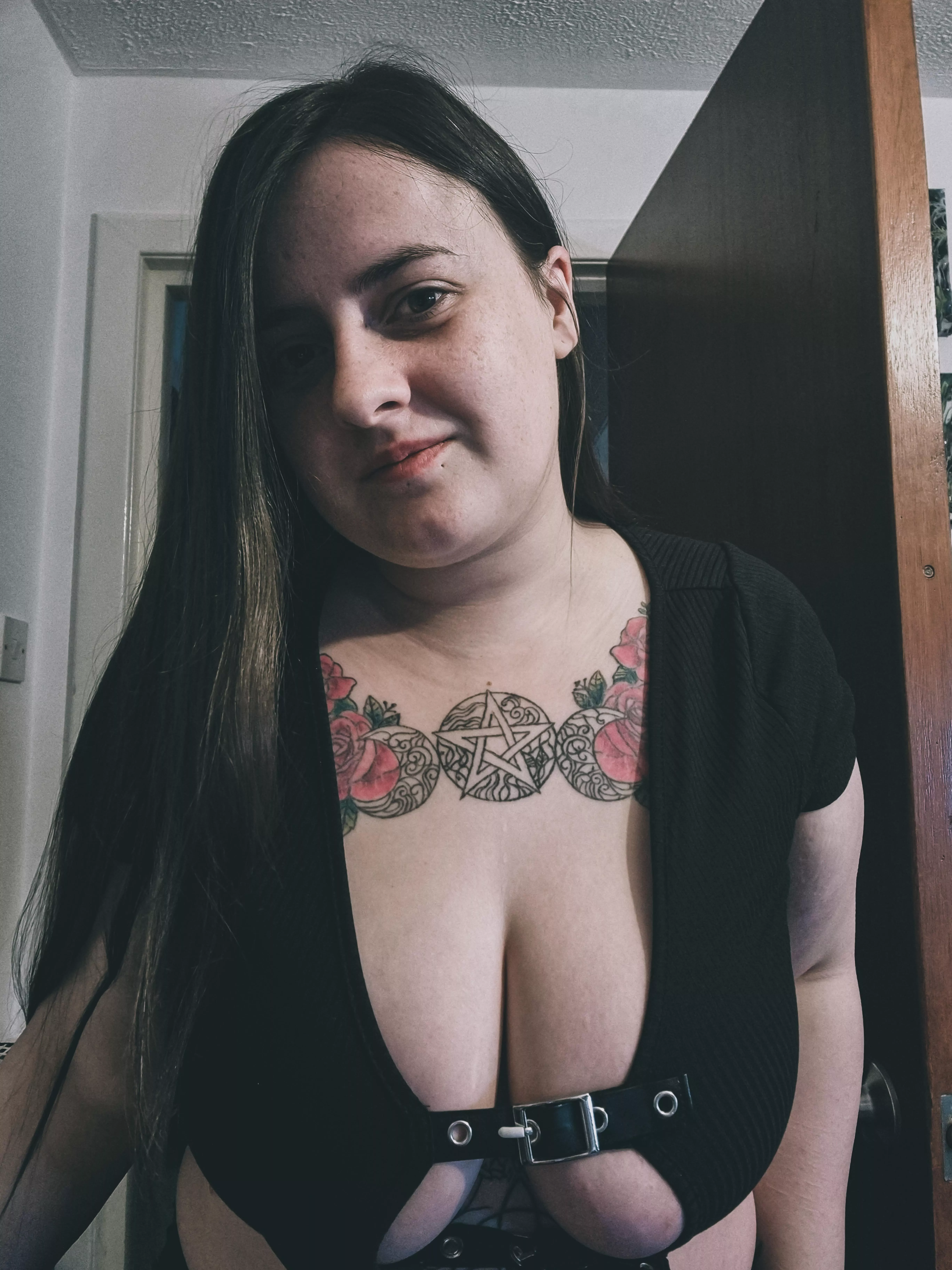 Obsidian Raven Rose (@ObsidianRavenRosePremium) [OnlyFans] posted by ObsidianRavenRose