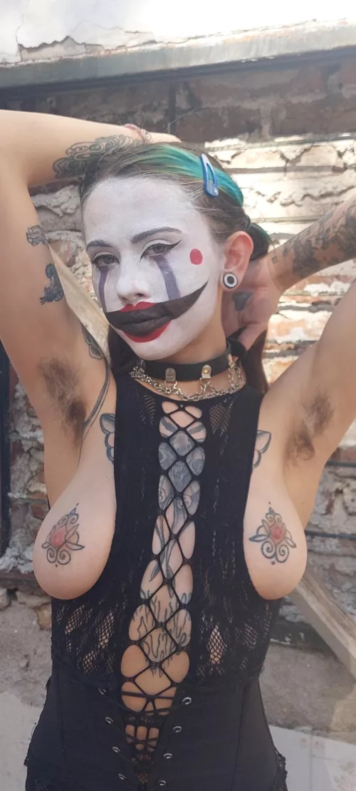 Sexy animatronic babe with hairy armpits <3 by uwuninu