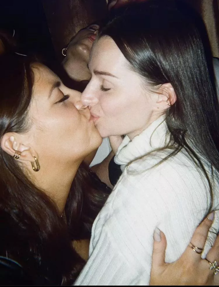 Sexy couple posted by JDHL1