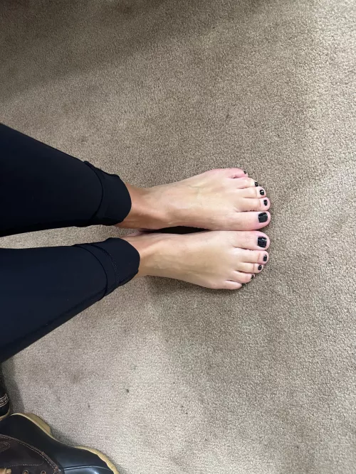 The POV of my cute toes! by fitnesswife1983
