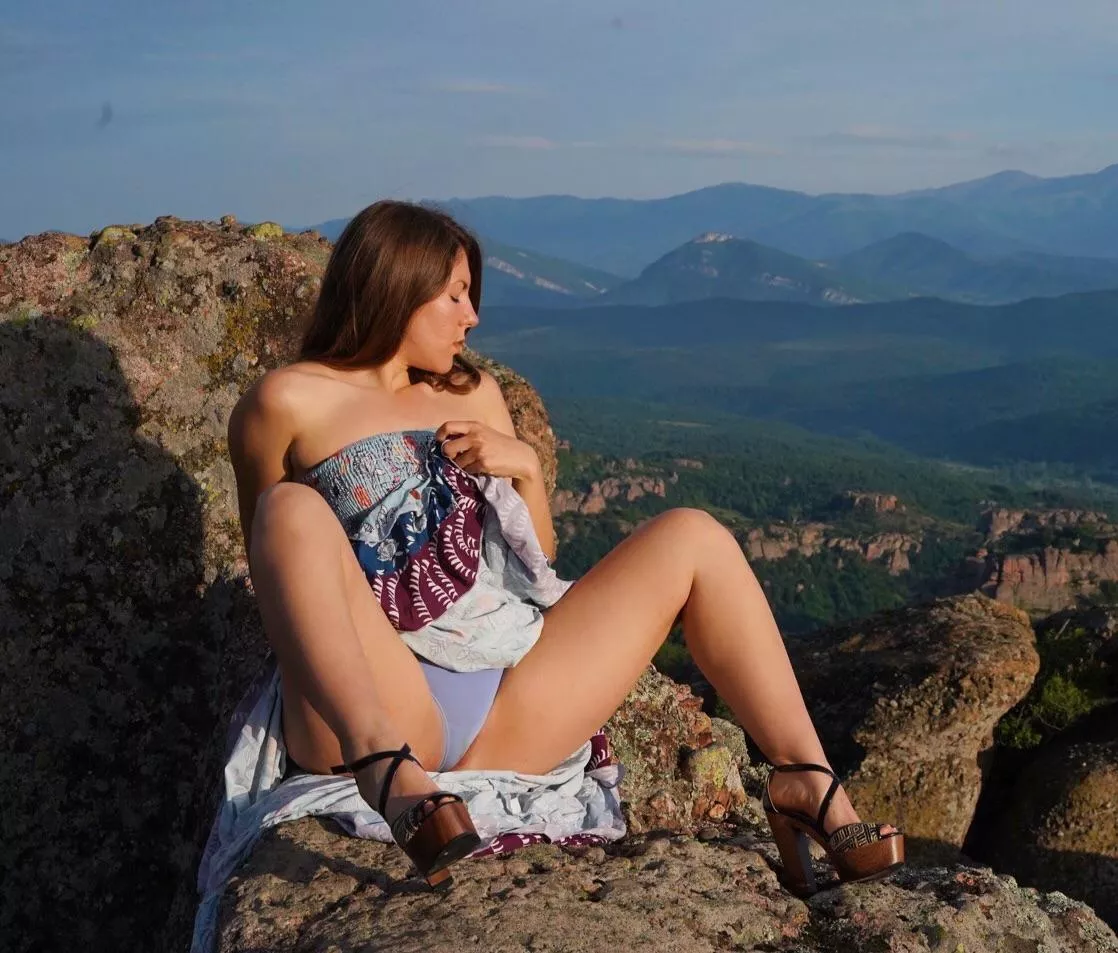 Amazing viewpoint in amazing highheels (F) by SanyaBootyGirl