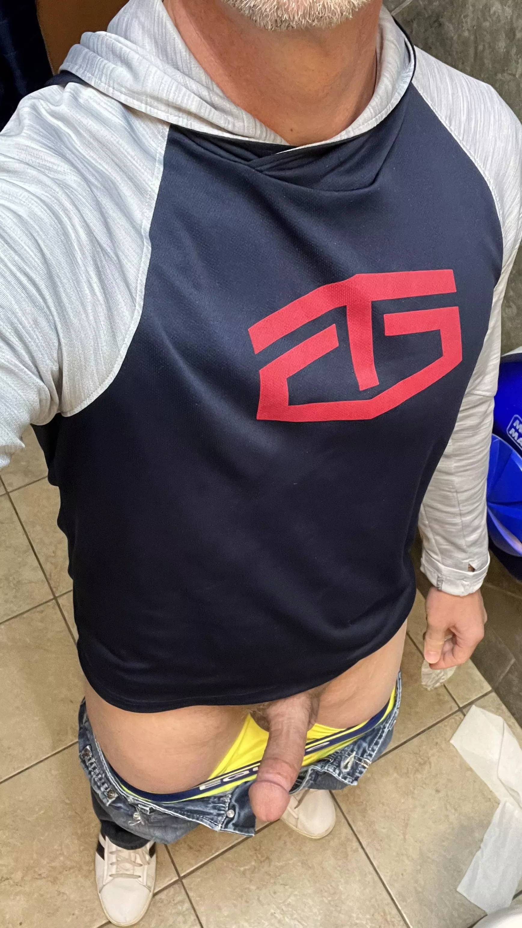 Convenience store fun posted by inshape46