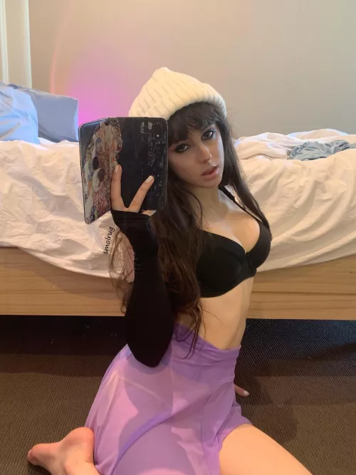 do you like smol brunettes in beanies by smolrug