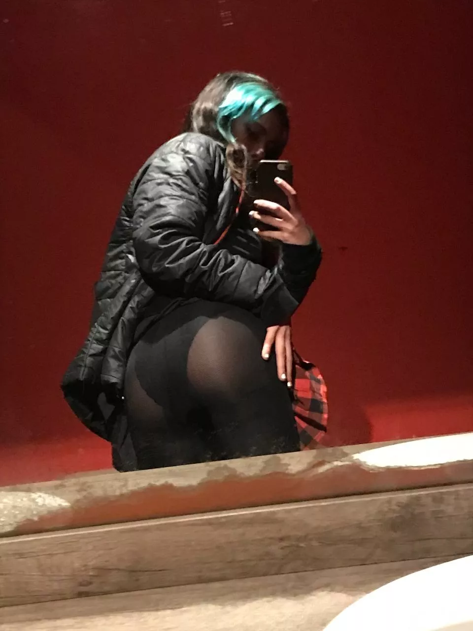 Enjoy this sexy view of my pantyhose <3 posted by uwuninu