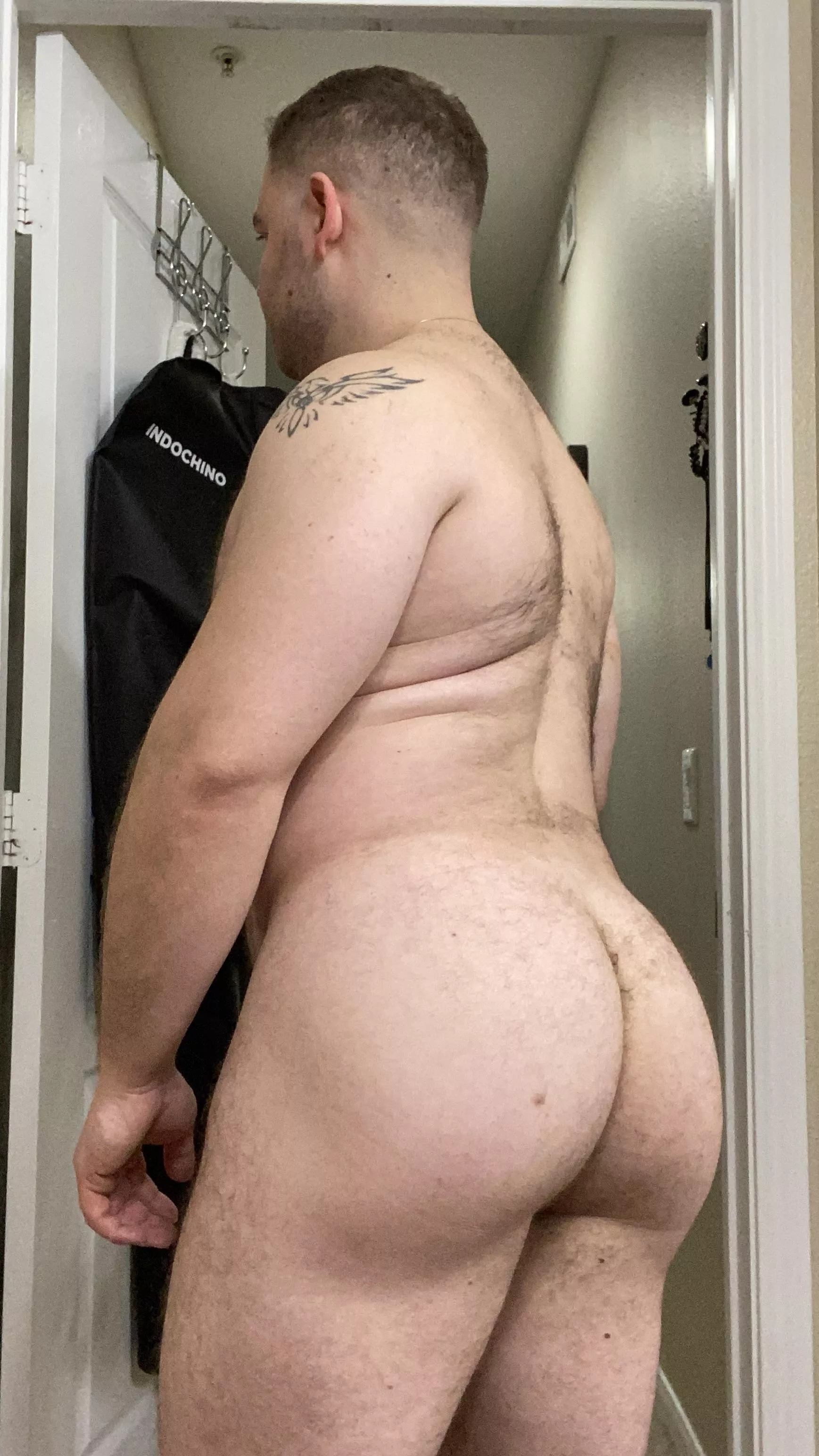 give it a good slap 👋🏻 🍑 posted by dall_assss