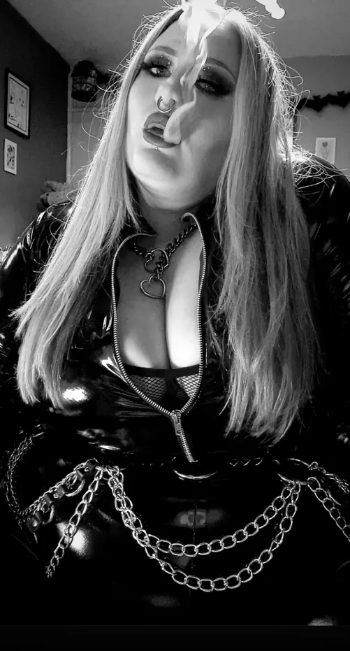 Goth mommy by Mermaidcurves_