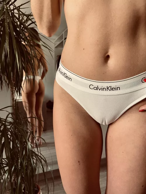 How about a cameltoe in a CK? by mspeachysophie