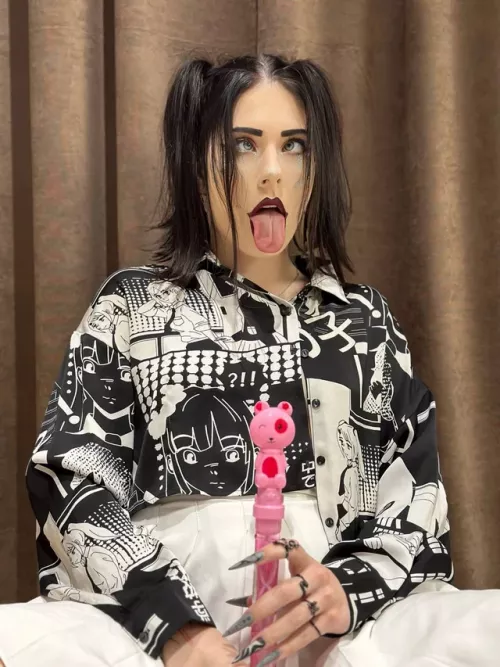 I can watch 2 things forever, like a fire burning. And watching you cum on me by jaggedmishap