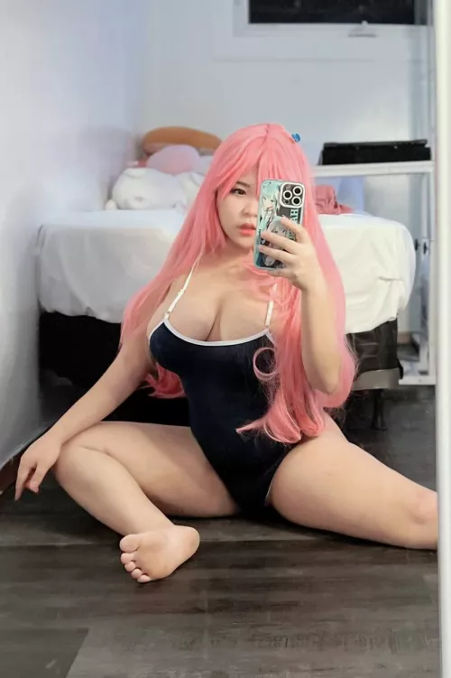 I love making older guys horny by aletairl