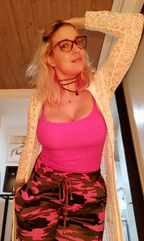 I'm all day in meetings today, would you get distracted by Sarothica69