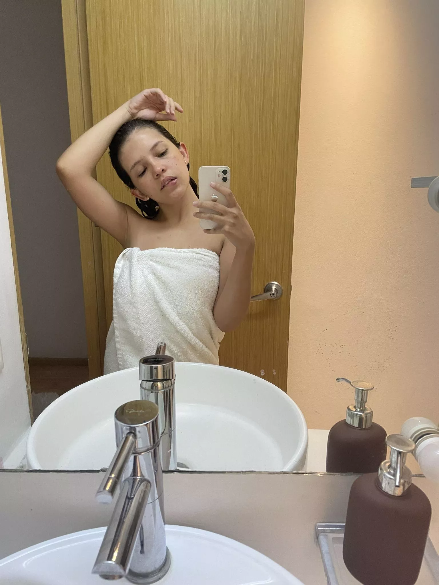 Kiss me or lick my fresh armpits posted by tatianaaplattersxx