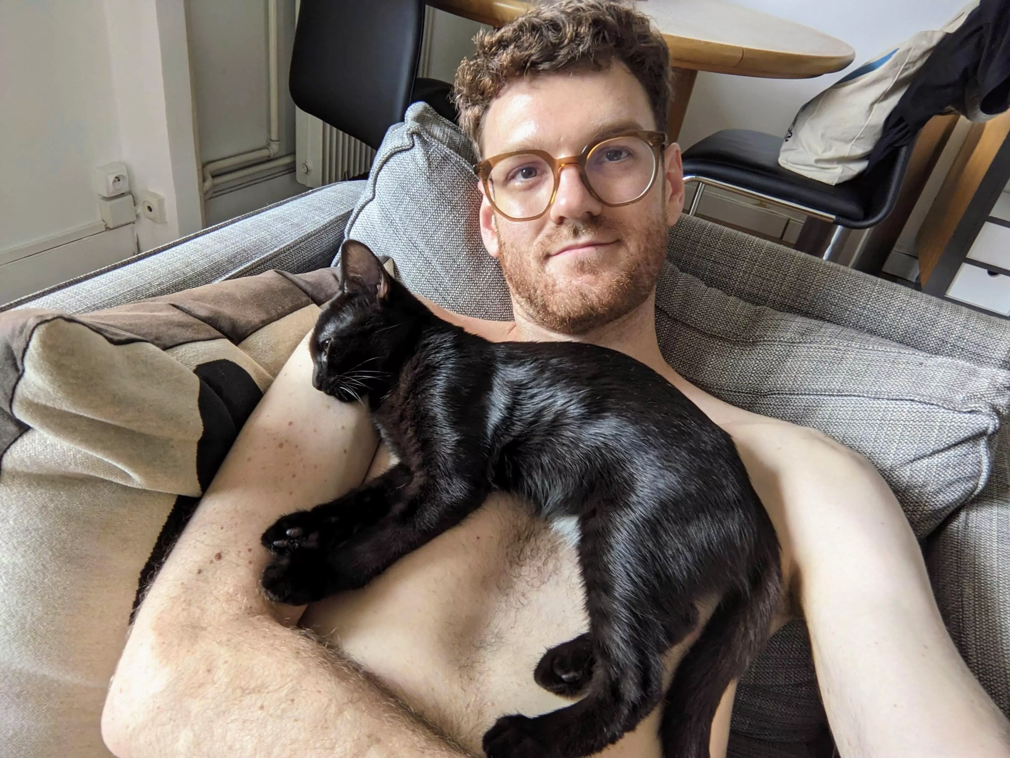 Messy hair ft cat hiding nipples posted by KienLang_