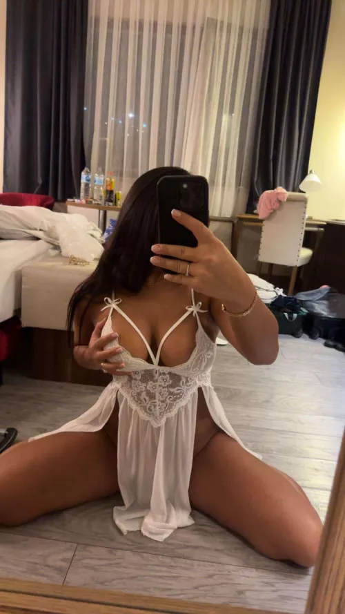 Ska jag skicka mina privata nakenbilder till dig? by vacantexploitation