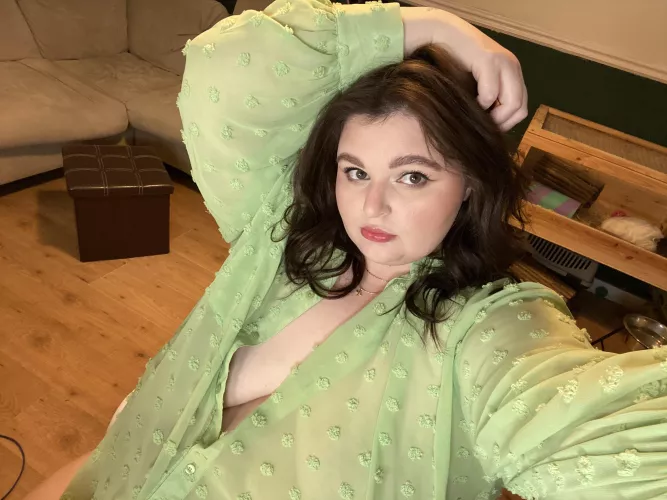 Someone should have told me my top was seethrough🙄 by plussizeplease_xo_