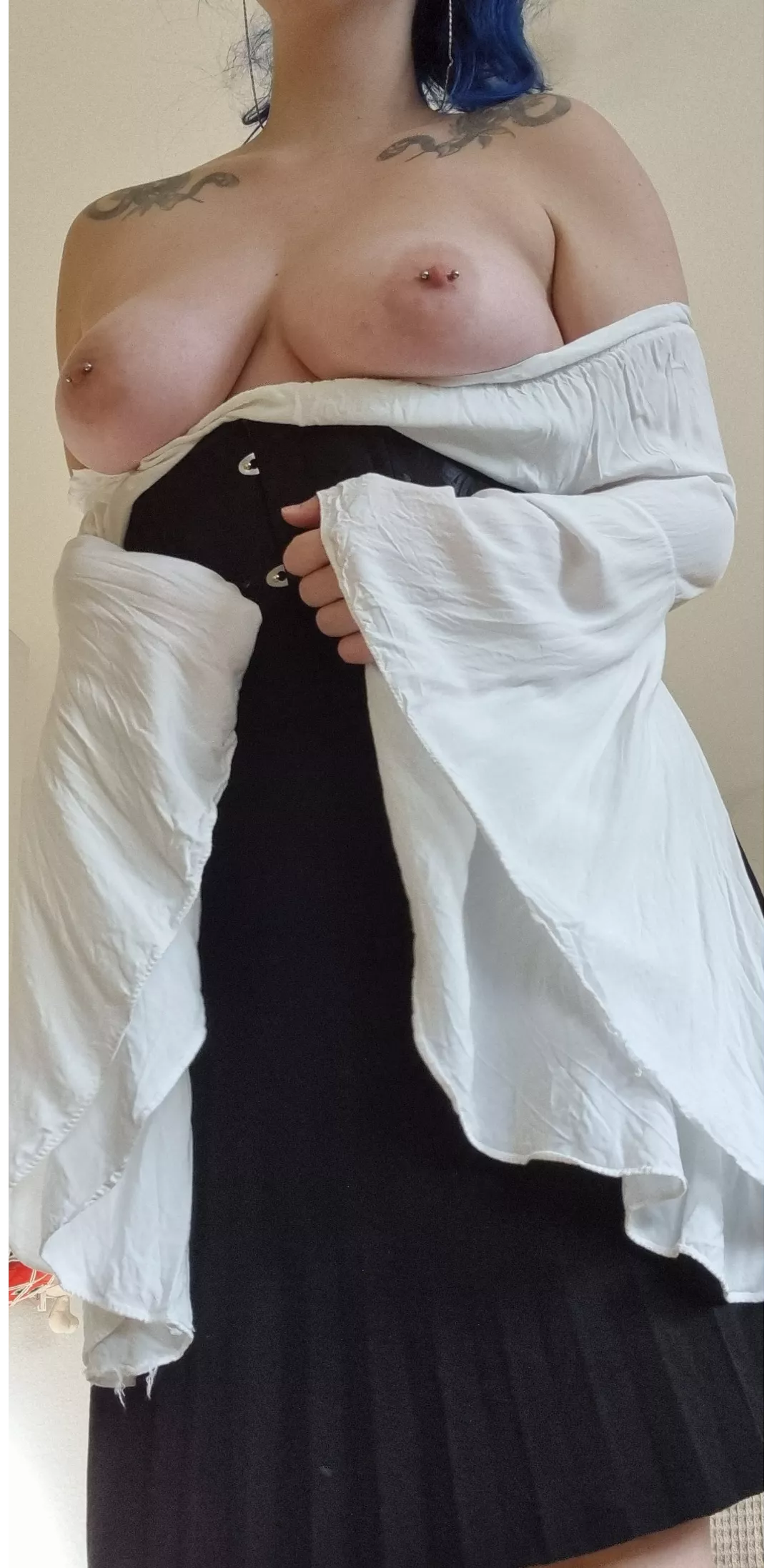 Who wants to breed this young maiden? posted by felidaya