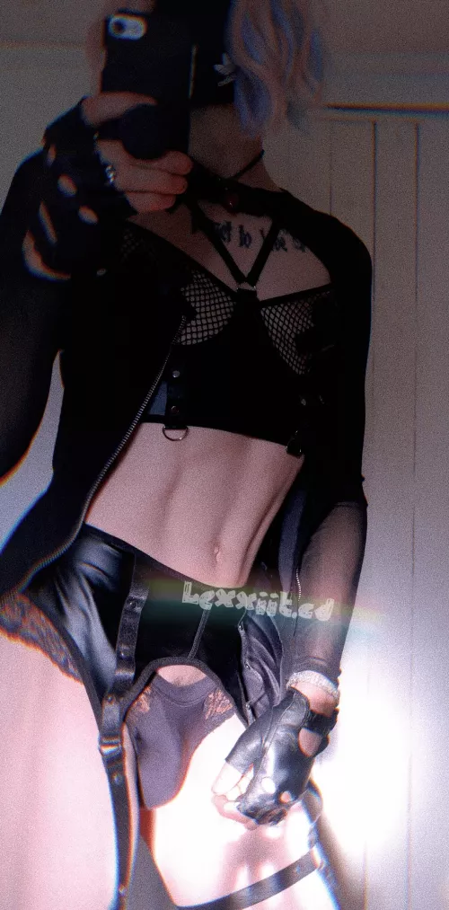 A lil bulge makes everything better 🫶 by lexxitcd