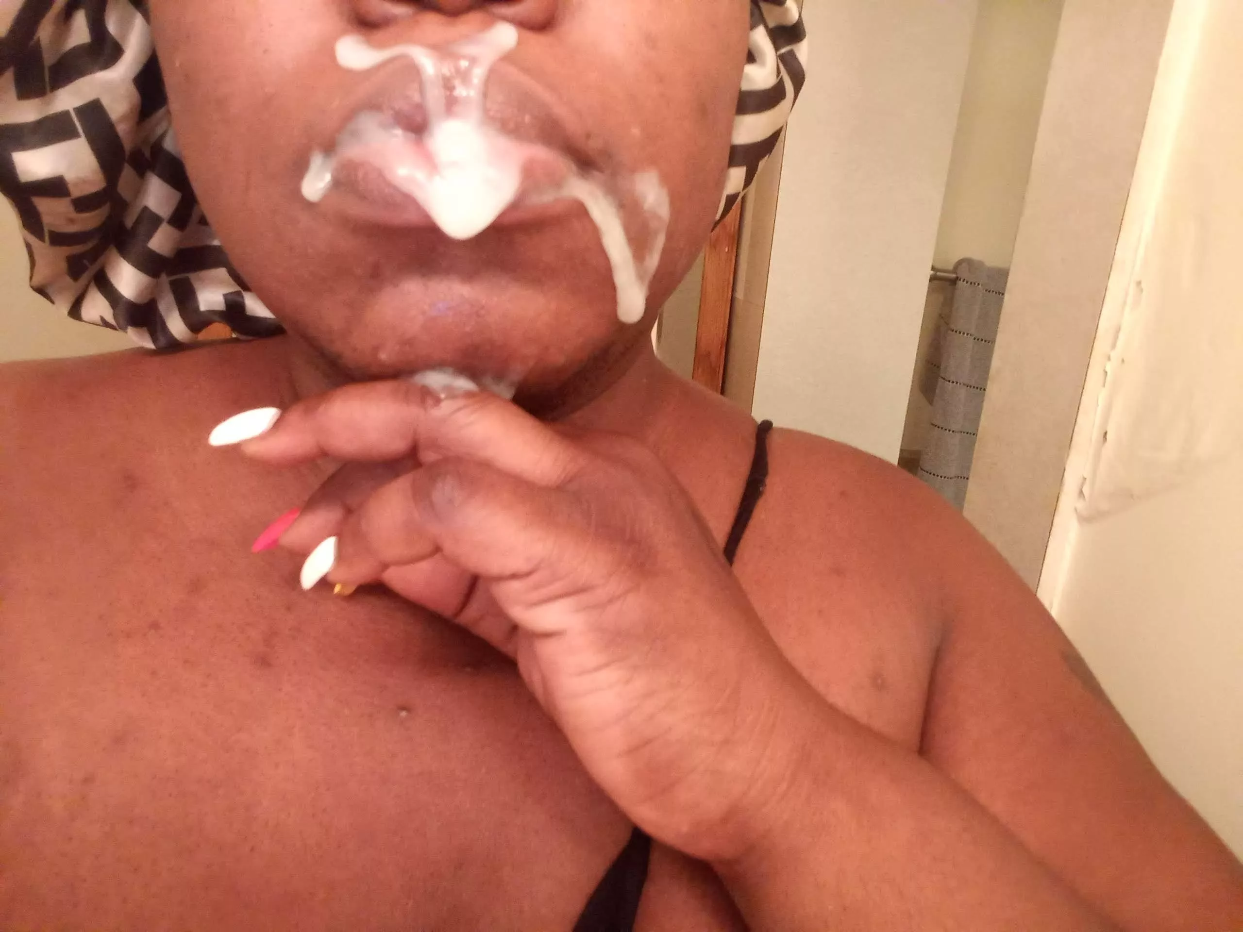 Cum looks sooooooo good on my lips. posted by Prettinikki1025