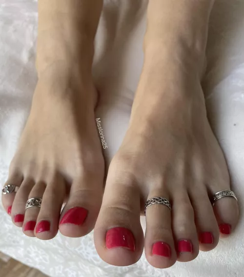 Did they make you stop scrolling? by Misslorina25