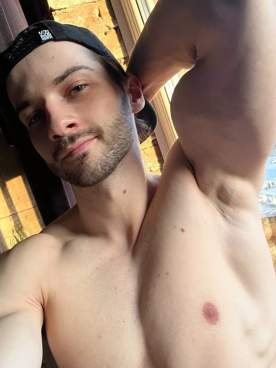 Do uou like muscle guys and their armpits? posted by vitalysportguy