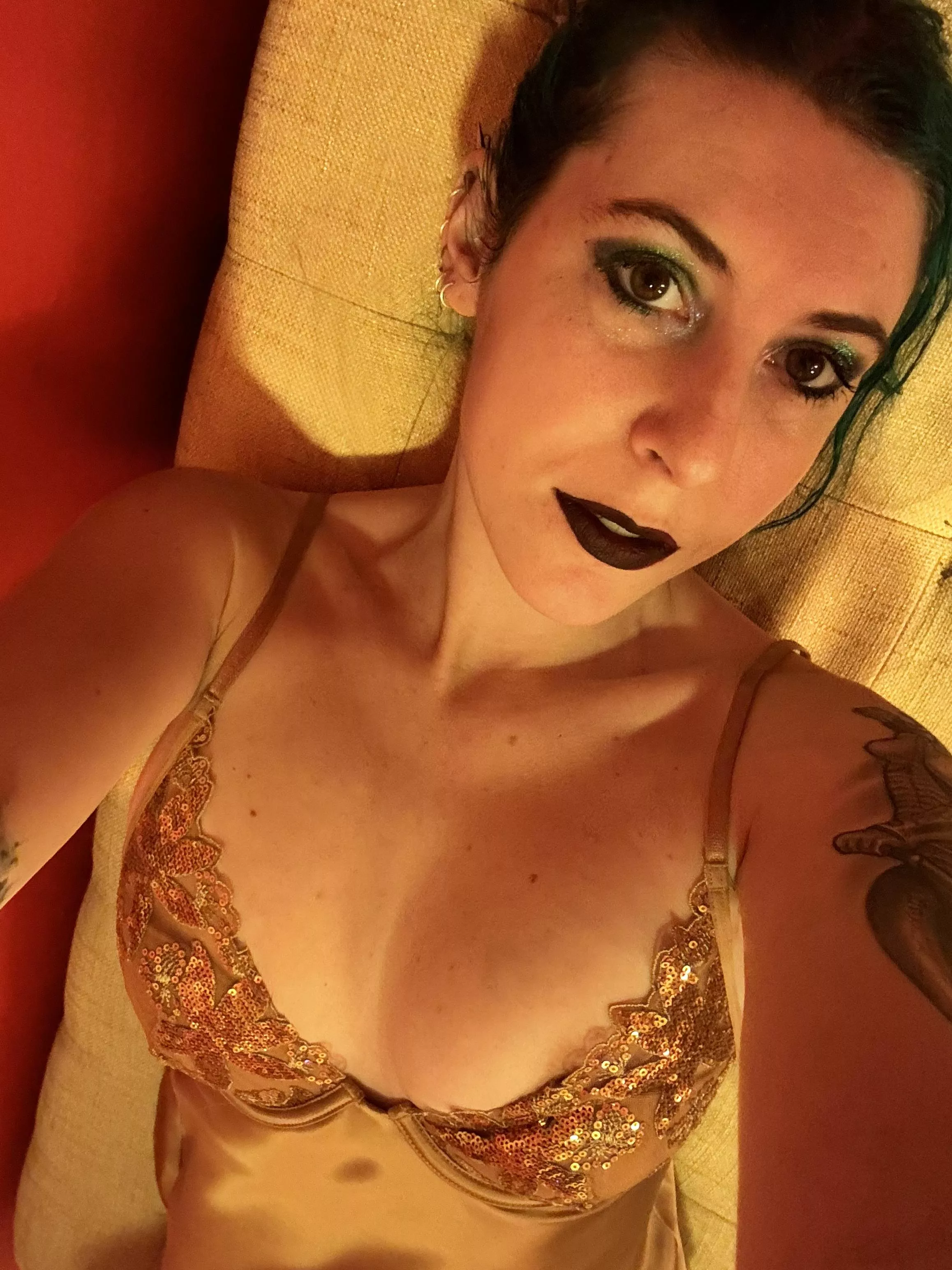 Golden cleavage posted by sirenskiss3