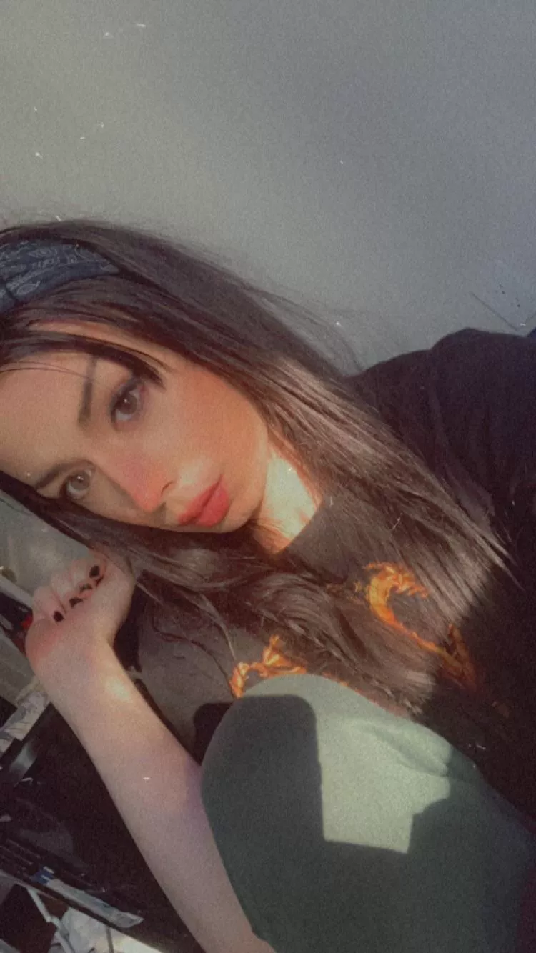 hiiii am I a pretty tgirl? 😇🦋 posted by alliemayne20